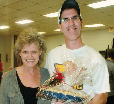 Mike Angel stands with high school math teacher Mary Joe Seiter, who baked a Dutch apple pie. Angel has had the high bid on Ms. Seiter’s pie for a number of years. (Ray Nielsen photos)