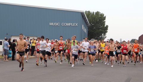 This year’s Toad Suck Daze Run attracted more than 1,500 walkers and runners – a record number for the annual event. (Bill Patterson photo)