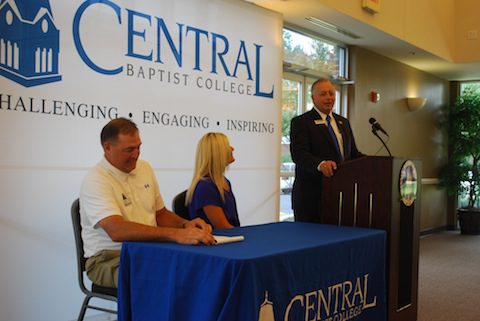 Lyle Middleton (from left), Crystal Robinson and Dr. Terry Kimbrow at press conference. (Lee Hogan photo)