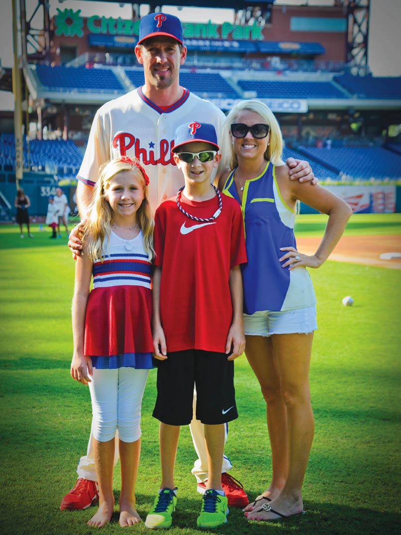 Major Leaguer pitches in at Children's Center – Mustang Times